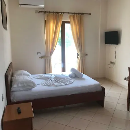 Juli Hasani Guest house *