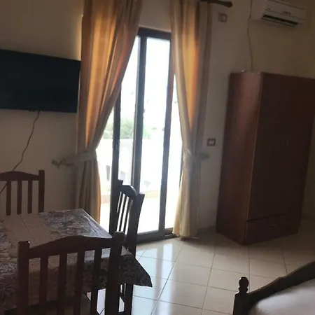 Juli Hasani Guest house *